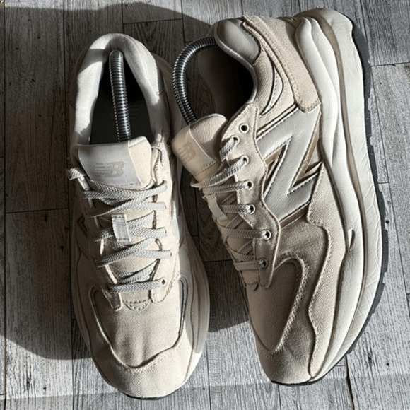 New Balance 5740 Nimbus women's 9.5‎ Sea Salt & White Low Top Sneaker  Running - Picture 2 of 10